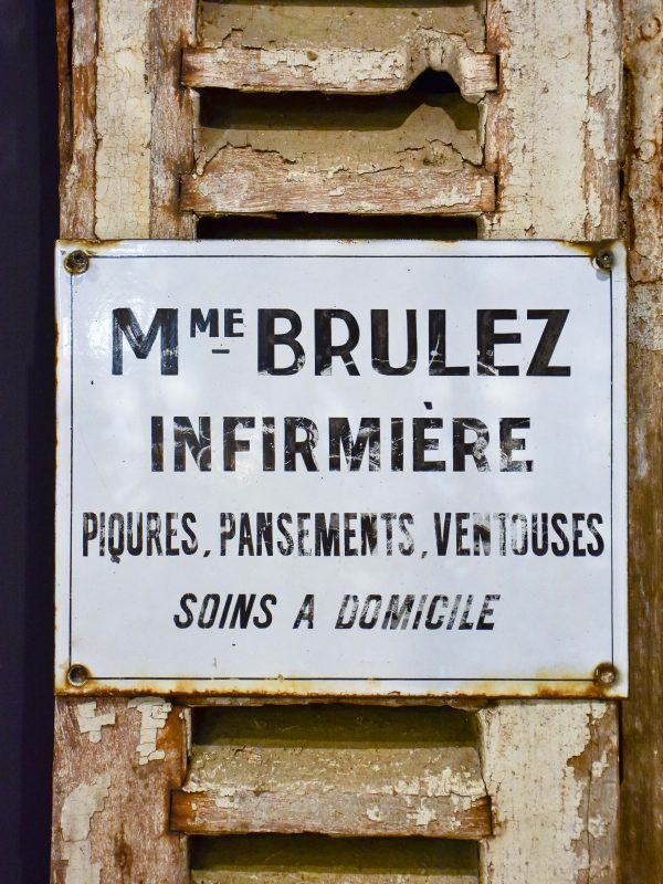 Vintage French sign - infirmière Online