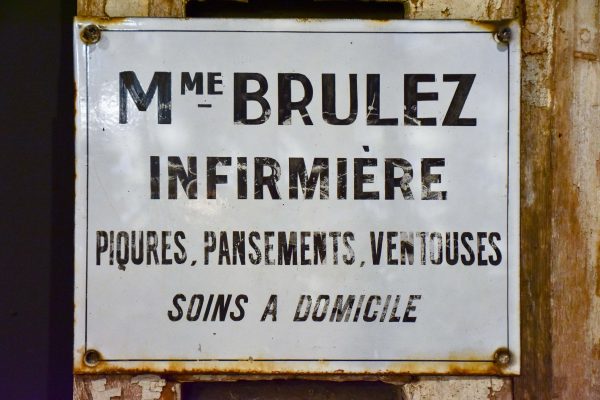 Vintage French sign - infirmière Online